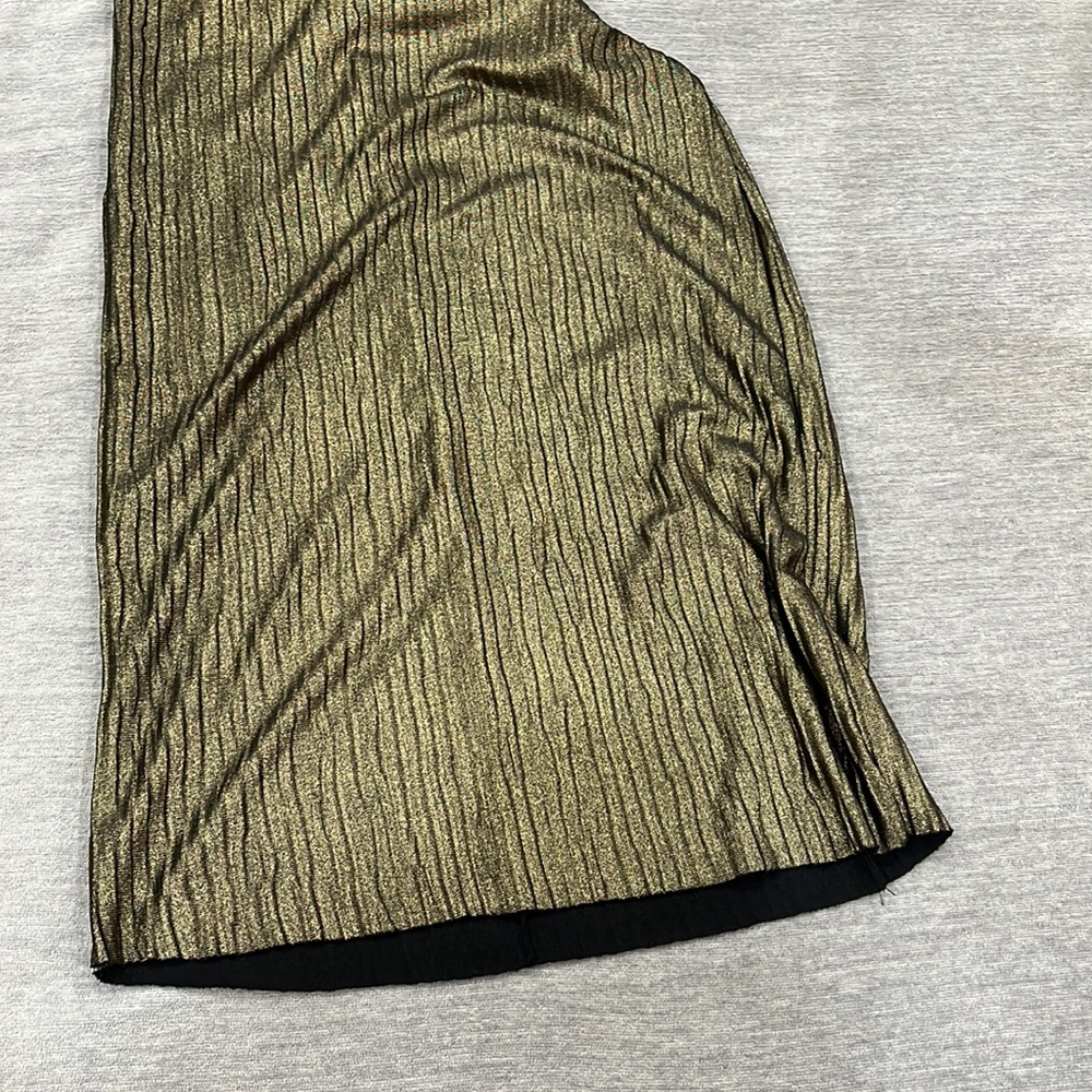 Gold/bronze color bodycon dress. Never worn - Picture 3 of 3